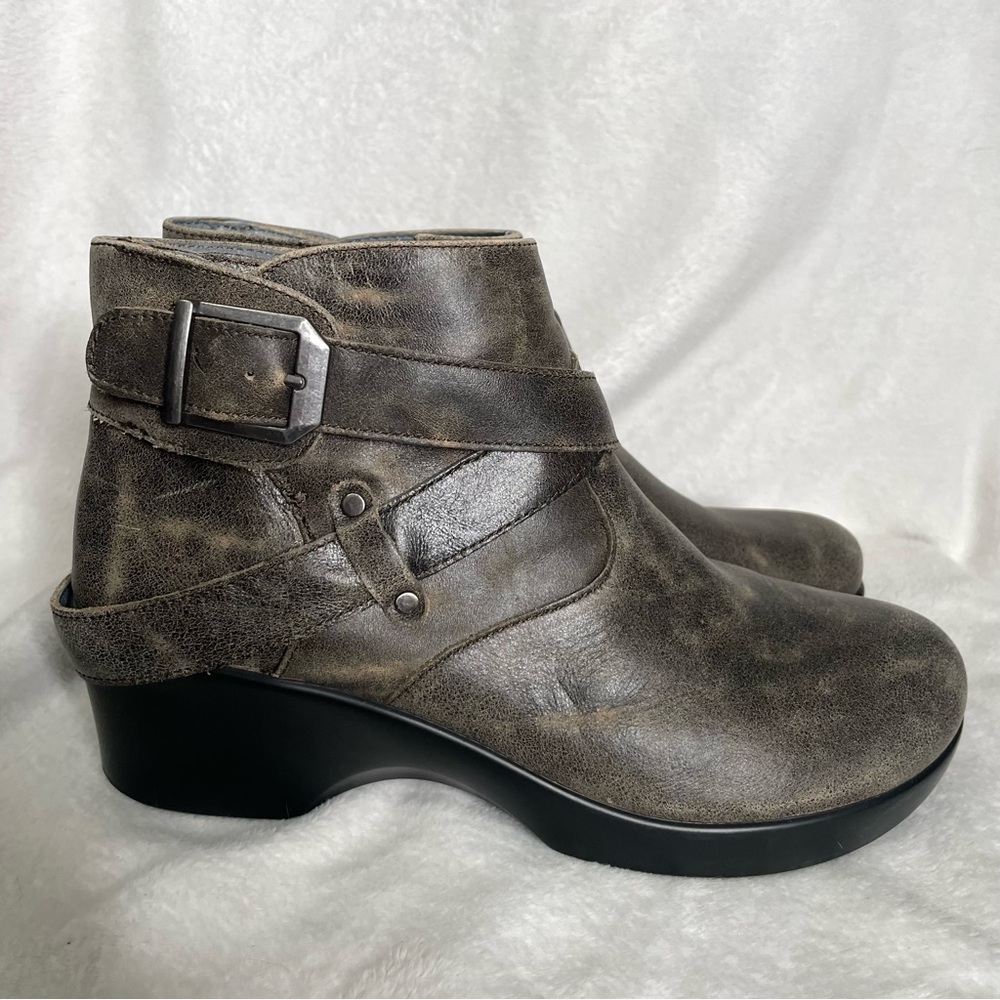 Alegria Eva distressed brown belted‎ ankle boot size 39 EUC